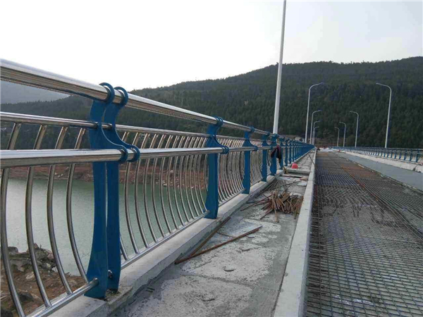 盘锦不锈钢桥梁护栏的特点及其在桥梁安全中的重要作用