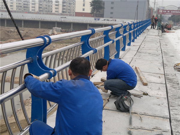 盘锦不锈钢河道护栏的特性及其在城市景观中的应用